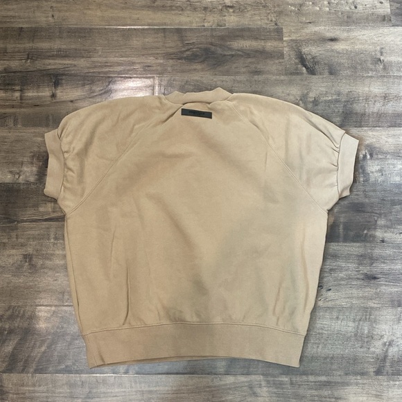 ESSENTIALS FEAR OF GOD
Tan Cotton Raglan Short Sleeve Sweatshirt - Picture 3 of 5
